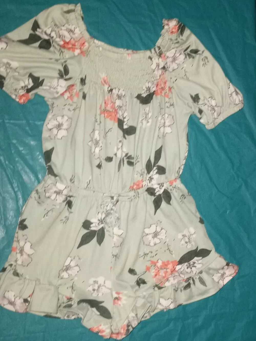 Adorable flowered ruffled romper girls size 6/6x